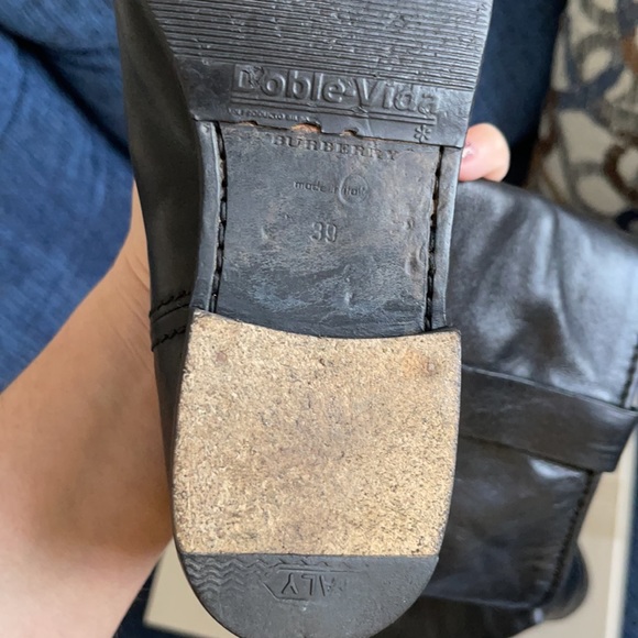 Black leather Burberry boots . Size 9 - Picture 8 of 8